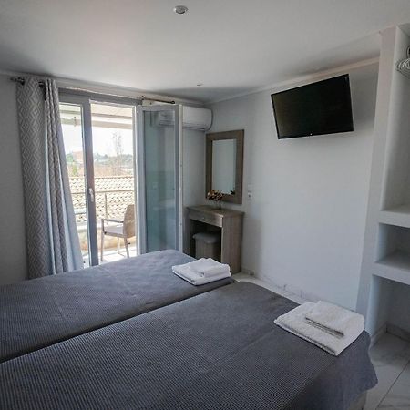 Golden Dolphin Studios & Apartments อาลีเกส ภายนอก รูปภาพ