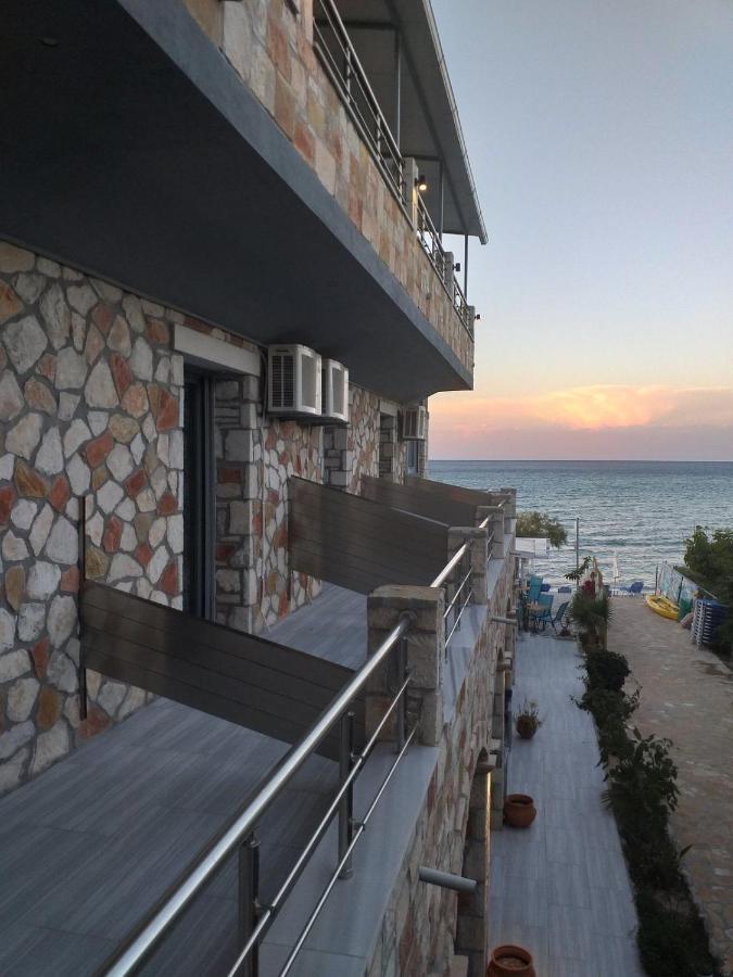Golden Dolphin Studios & Apartments อาลีเกส ภายนอก รูปภาพ
