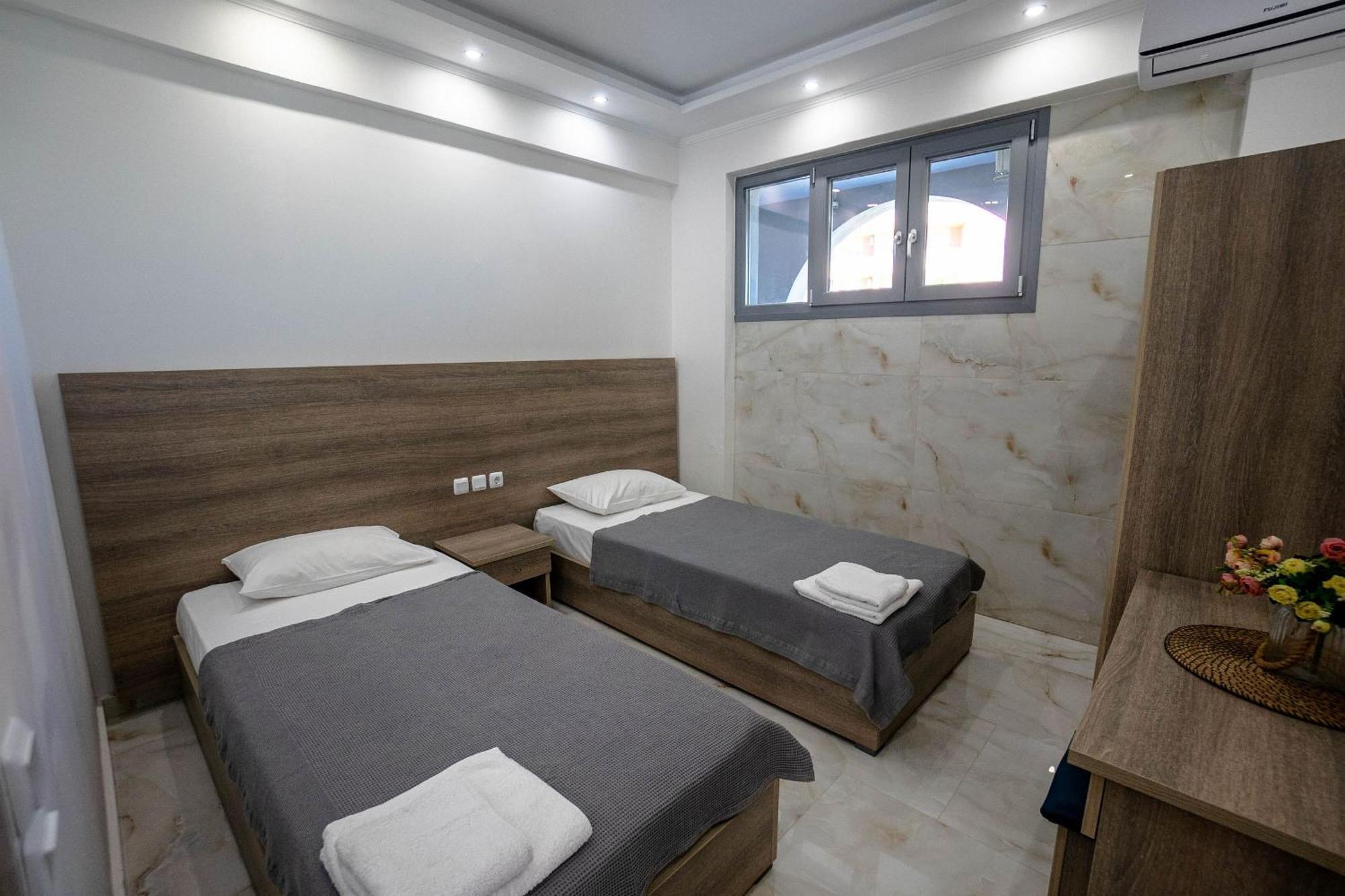 Golden Dolphin Studios & Apartments อาลีเกส ห้อง รูปภาพ