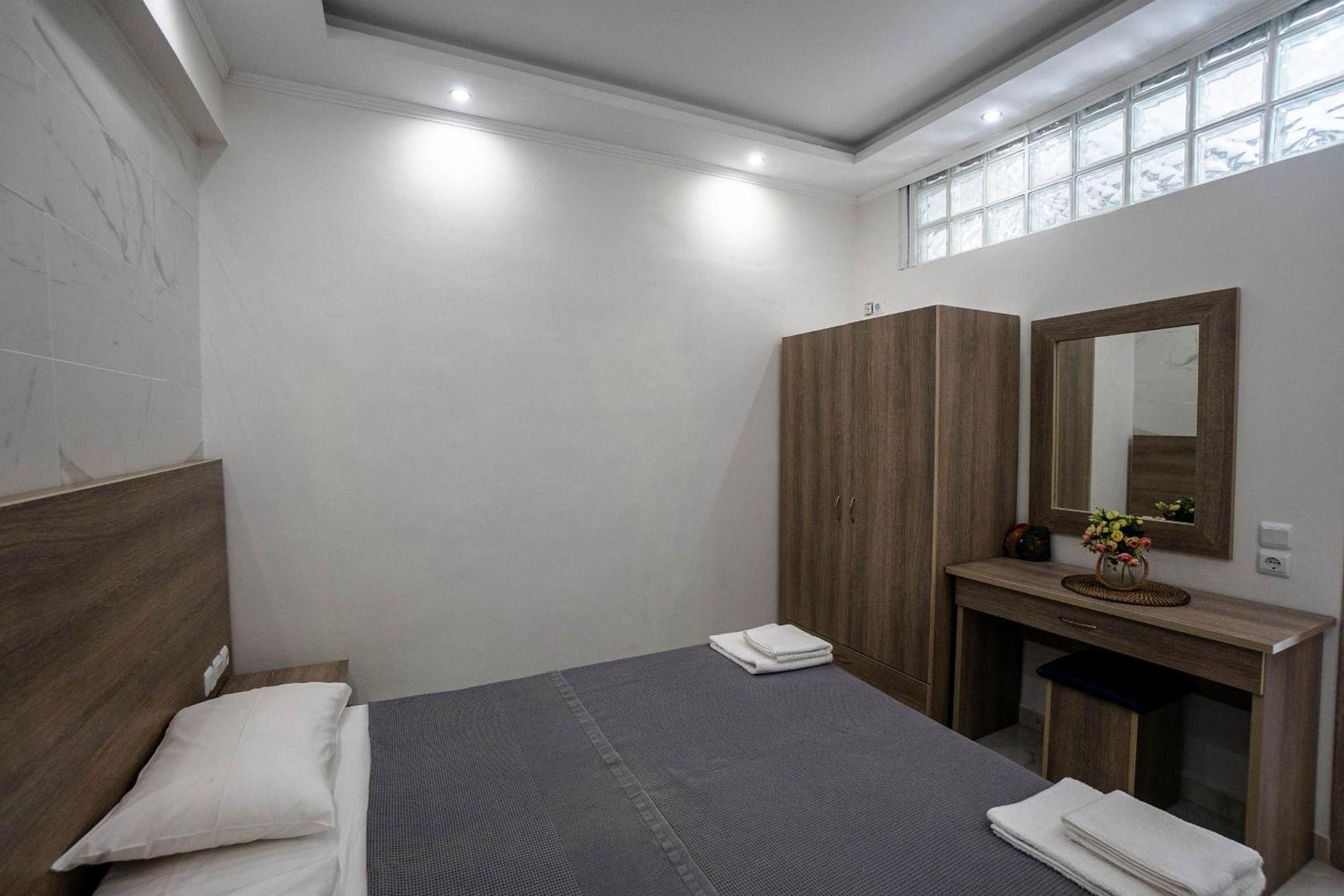 Golden Dolphin Studios & Apartments อาลีเกส ห้อง รูปภาพ