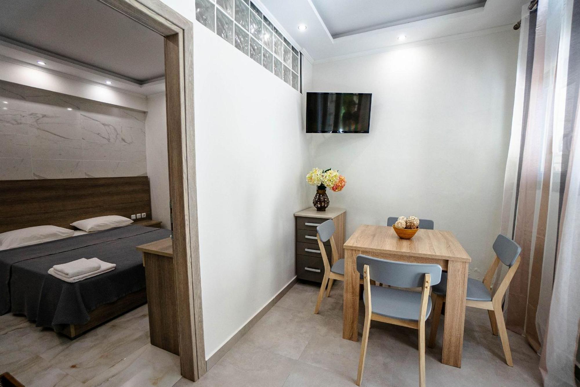 Golden Dolphin Studios & Apartments อาลีเกส ห้อง รูปภาพ
